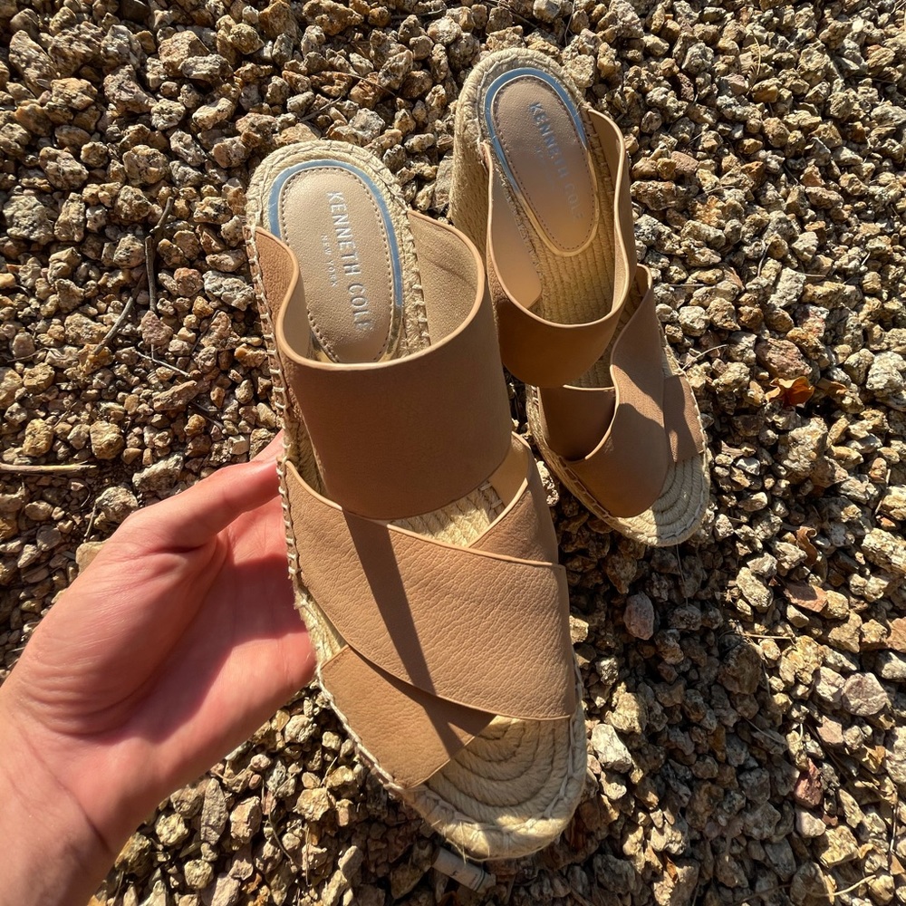 Kenneth Cole New York Wedges Size 8.5 Beige